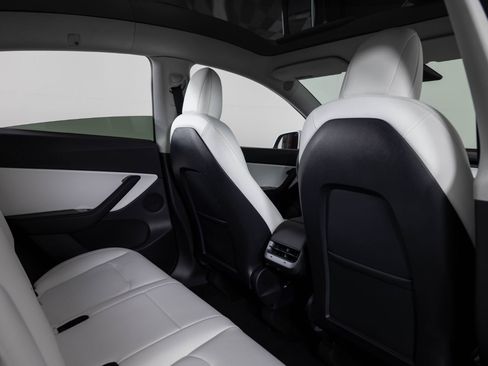 Used 2021 Tesla Model Y Long Range image 24