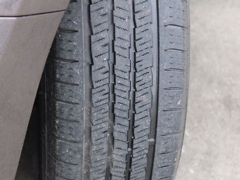 Used 2017 Kia Sedona LX w/ LX Essentials Premium Package image 13