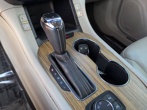 Used 2018 GMC Acadia Denali w/ Technology Package FWD image 19