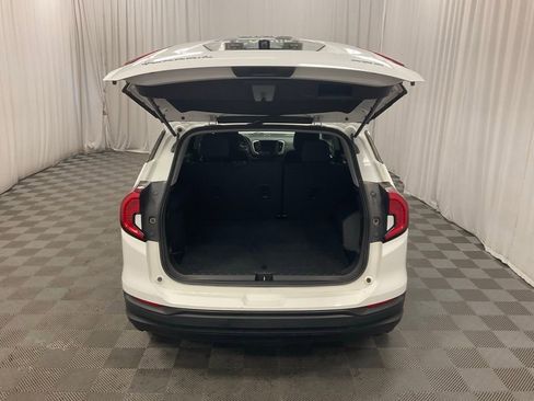 Used 2024 GMC Terrain SLE image 9