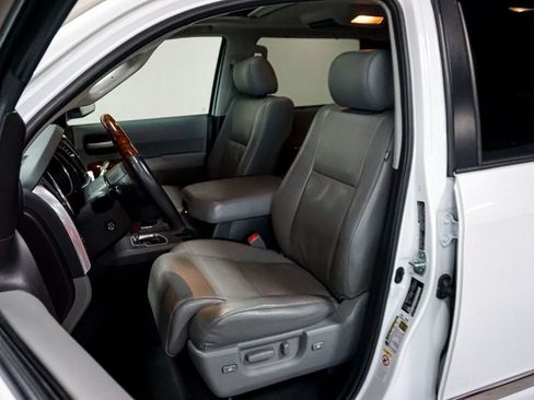 Used 2022 Toyota Sequoia Platinum AWD/4WD image 72