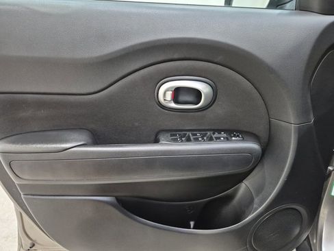 Used 2016 Kia Soul + FWD image 25