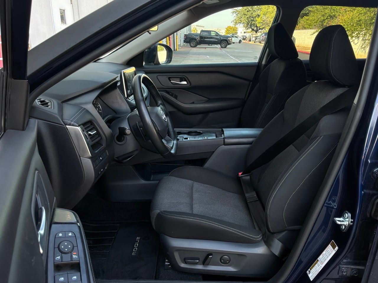 Used 2025 Nissan Rogue SV FWD image 10