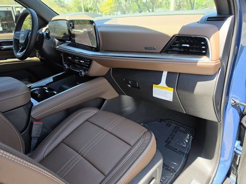 New 2026 Chevrolet Suburban High Country RWD image 15