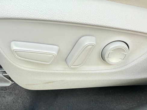 Used 2022 Toyota Highlander XLE image 16