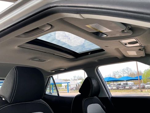 Used 2023 Hyundai Venue SEL image 13