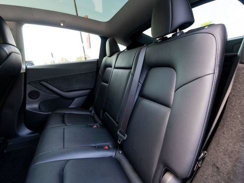 Used 2022 Tesla Model Y Long Range AWD/4WD image 50
