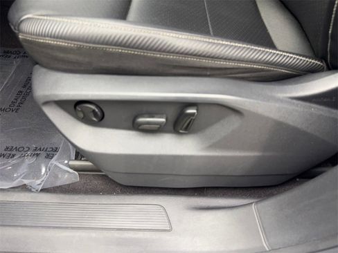 Used 2021 Volkswagen Atlas Cross Sport SE image 30