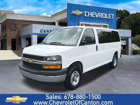 Used 2022 Chevrolet Express 2500 LT RWD image 1