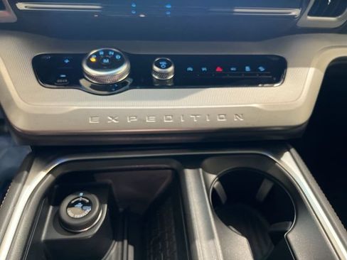Used 2025 Ford Expedition Active AWD/4WD image 17