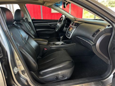 Used 2016 Nissan Altima 2.5 SL w/ Moonroof Package FWD image 17