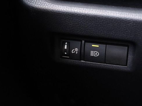 Used 2021 Toyota RAV4 LE image 18