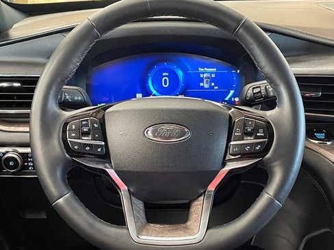 Used 2023 Ford Explorer Platinum w/ Technology Package AWD/4WD image 31