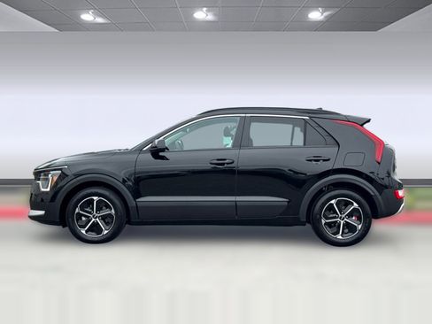 Used 2024 Kia Niro LX FWD image 2