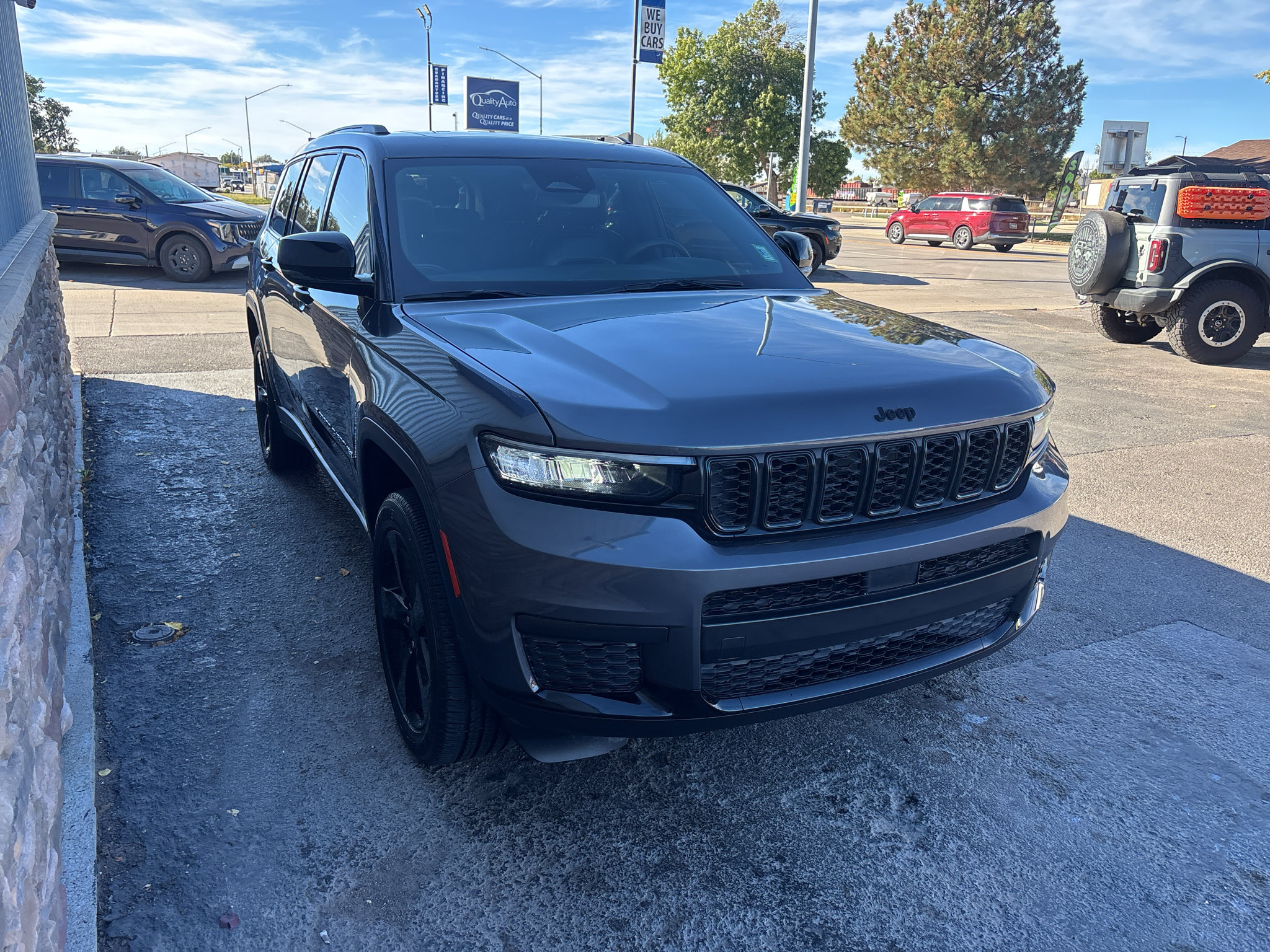 Used 2023 Jeep Grand Cherokee L Laredo AWD/4WD image 4