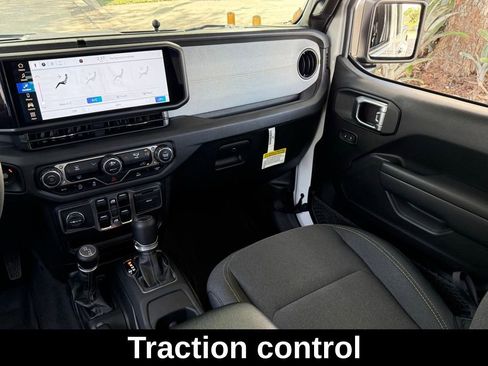 Certified 2024 Jeep Gladiator Sport image 14