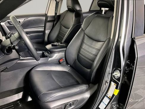 Used 2022 Toyota RAV4 XLE Premium image 20