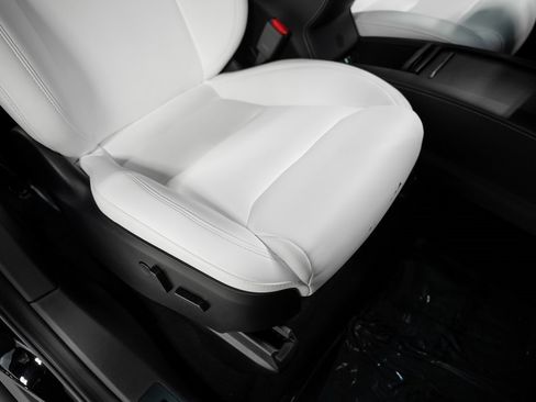 Used 2021 Tesla Model X Performance image 33