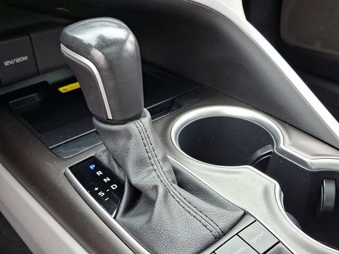 Used 2022 Toyota Camry XLE AWD/4WD image 18