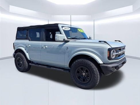 Used 2023 Ford Bronco Outer Banks AWD/4WD image 2