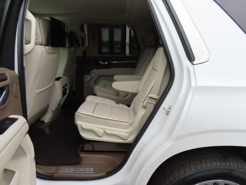 Used 2024 GMC Yukon Denali w/ Advanced Technology Package image 17