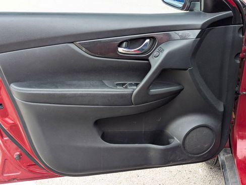 Used 2017 Nissan Rogue SV image 9