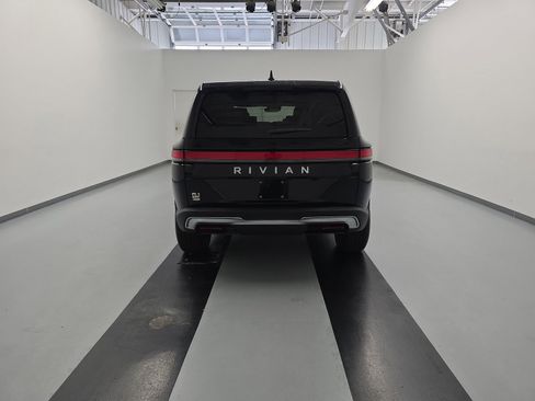 Used 2024 Rivian R1S Adventure image 4