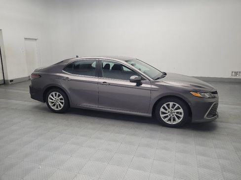Used 2021 Toyota Camry LE image 11