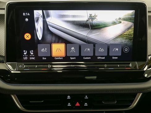 Certified 2025 Volkswagen Atlas Peak Edition SE AWD/4WD image 32