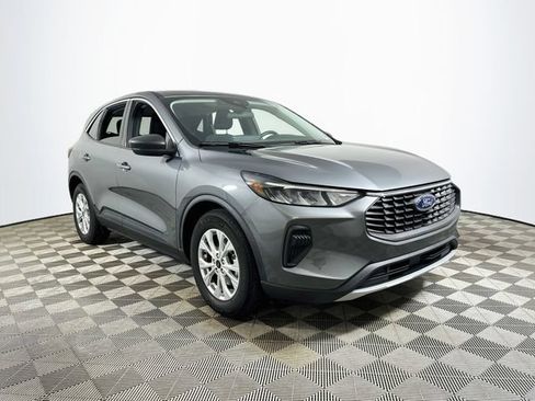Used 2023 Ford Escape Active w/ Tech Pack #1 FWD image 1