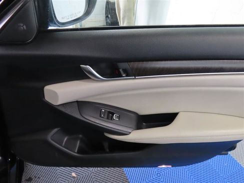 Used 2018 Honda Accord Touring image 37