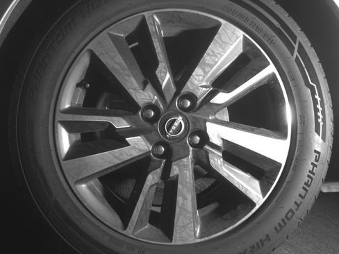 Used 2025 Nissan Versa SV image 12