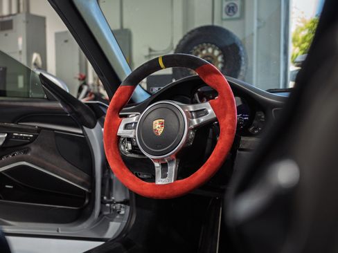 Used 2015 Porsche 911 Cabriolet image 21