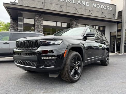 Used 2025 Jeep Grand Cherokee L Limited w/ Black Appearance Package AWD/4WD image 23