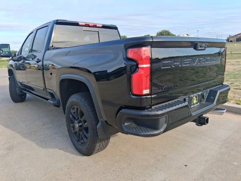 Used 2026 Chevrolet Silverado 2500 High Country w/ Midnight Edition AWD/4WD image 3