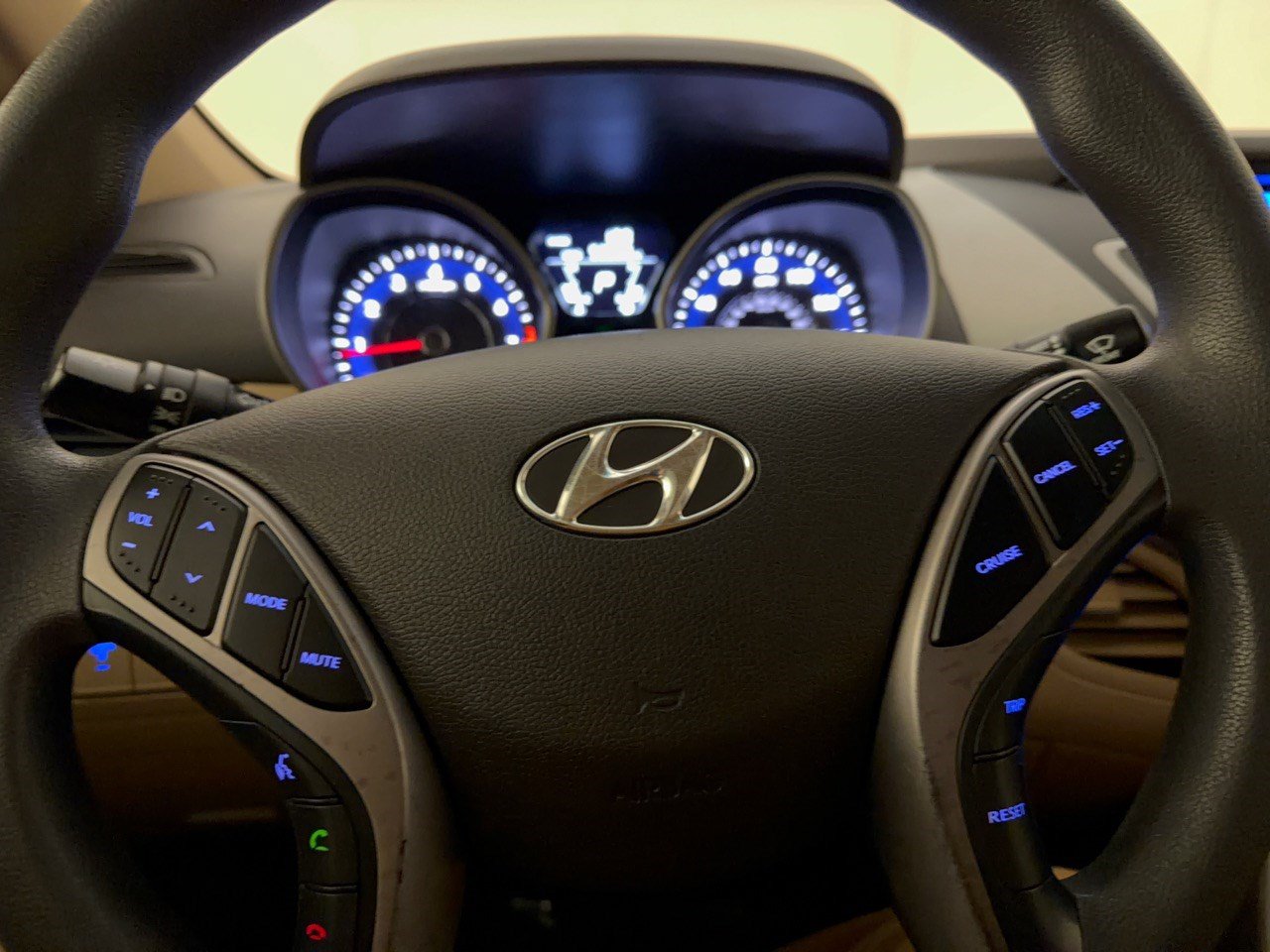 Used 2013 Hyundai Elantra GLS w/ Preferred Pkg FWD image 10