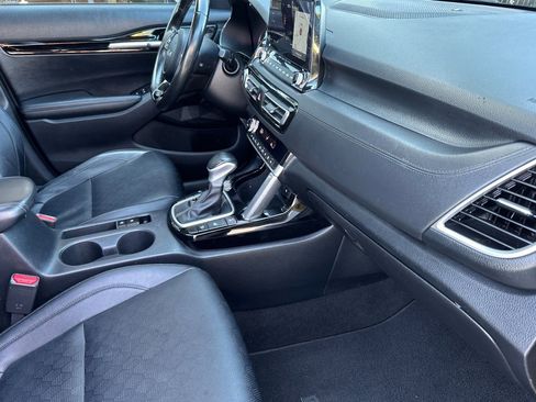 Certified 2022 Kia Seltos SX w/ Sunroof Package AWD/4WD image 19