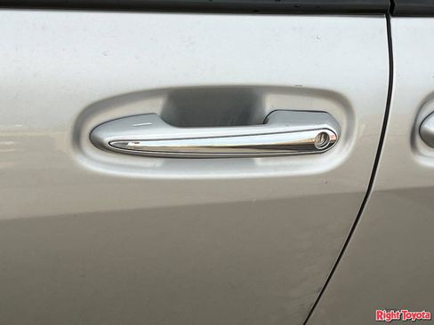 Certified 2024 Toyota Sienna XLE FWD image 10