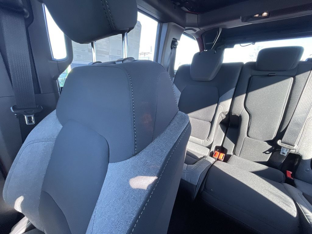 New 2025 Ford Bronco 4-Door AWD/4WD image 12