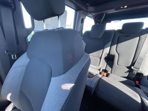 New 2025 Ford Bronco 4-Door AWD/4WD image 12
