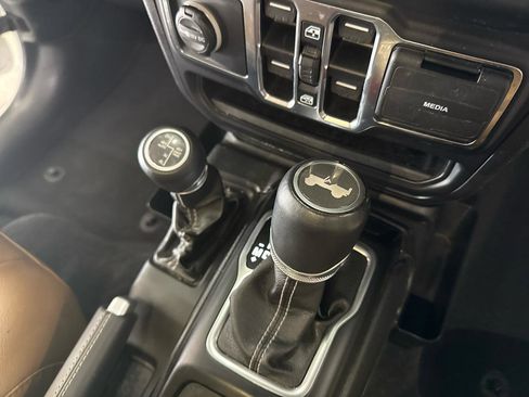 Used 2022 Jeep Wrangler Unlimited Sahara w/ Cold Weather Group AWD/4WD image 57