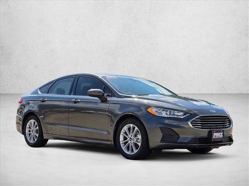 Used 2020 Ford Fusion SE FWD image 3