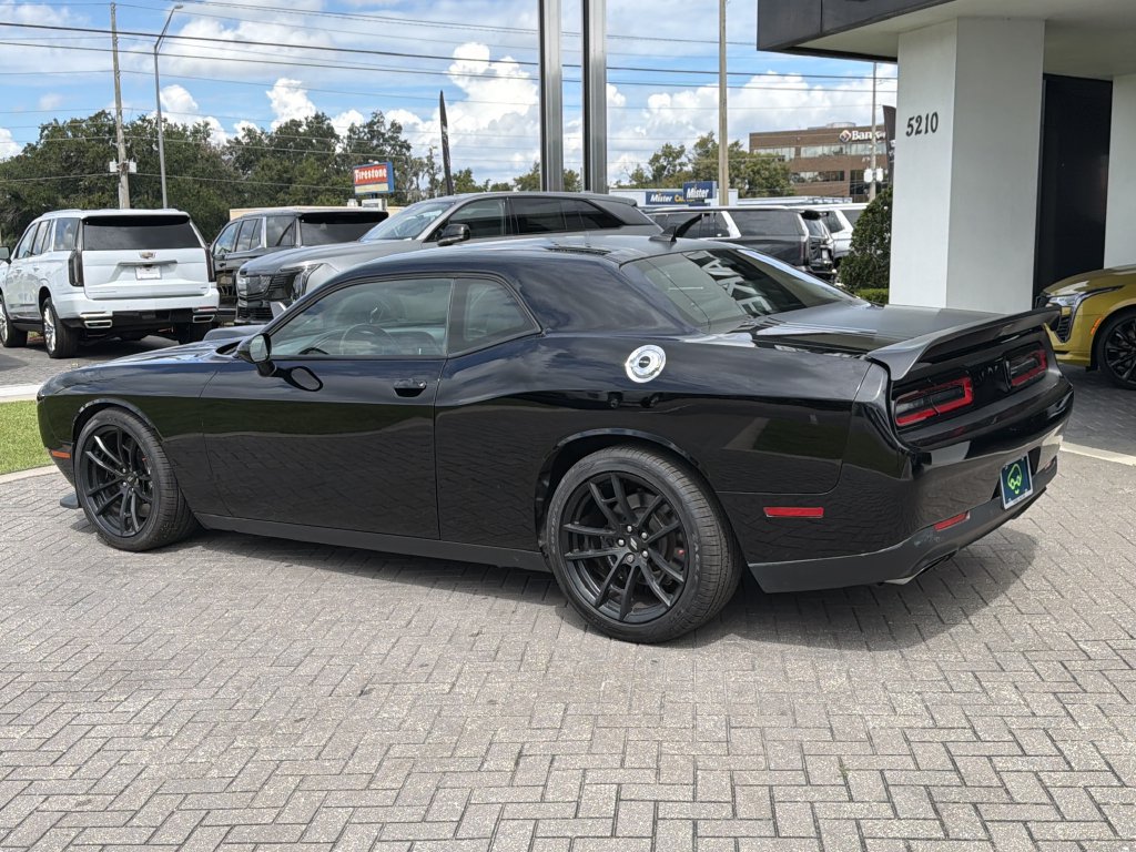 Used 2022 Dodge Challenger R/T Scat Pack w/ Shaker Package RWD image 4
