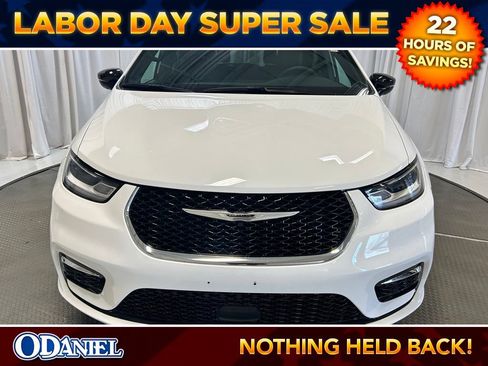 Used 2025 Chrysler Pacifica Select FWD image 25