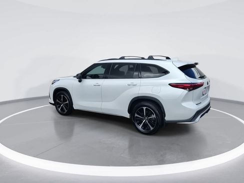 Used 2022 Toyota Highlander XSE AWD/4WD image 6