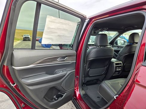 New 2025 Jeep Grand Cherokee Limited image 26