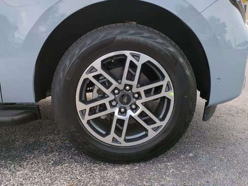 Used 2025 Ford Expedition Active image 11