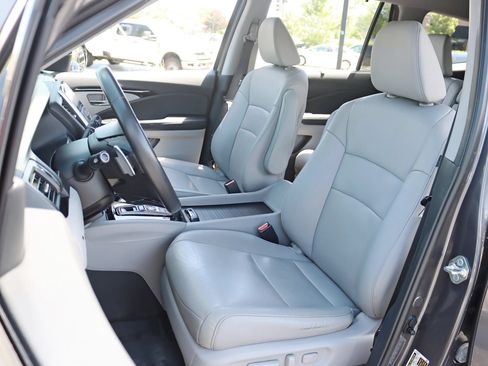 Used 2017 Honda Pilot Touring image 28