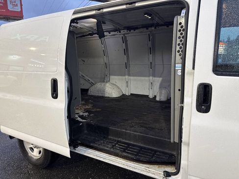 Used 2019 Chevrolet Express 3500 w/ Driver Convenience Package image 14