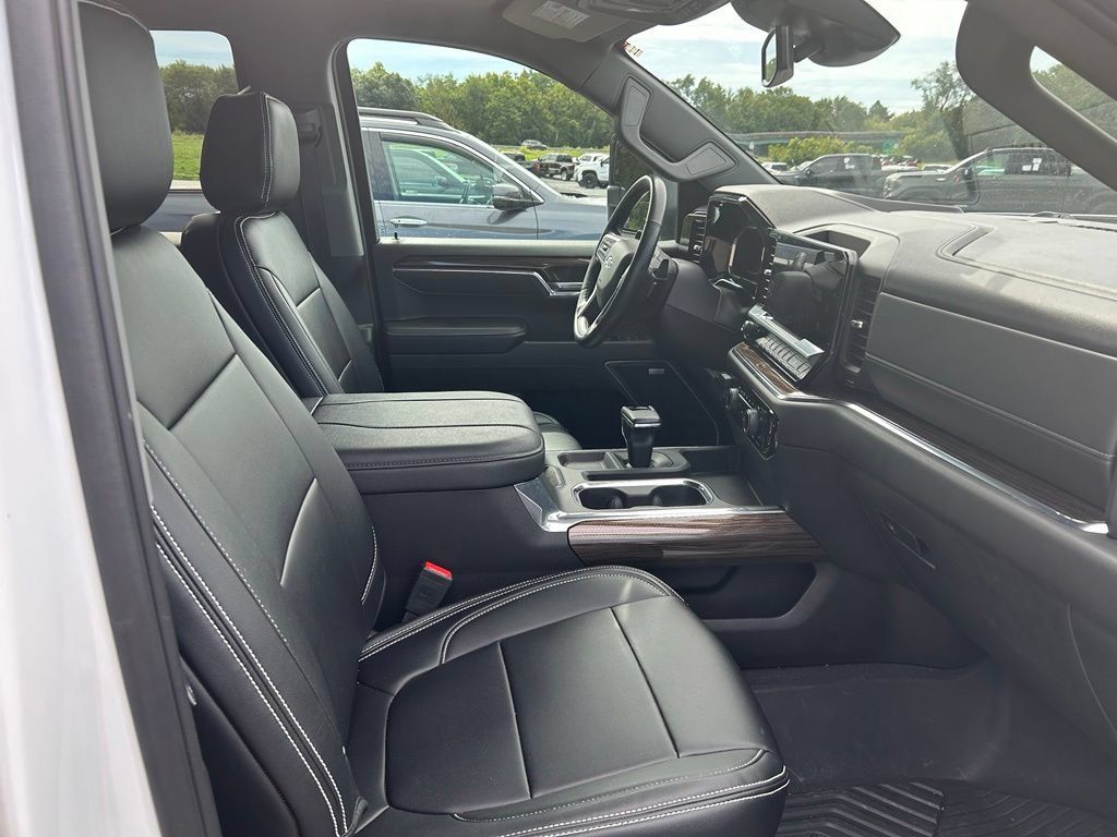 Used 2023 Chevrolet Silverado 1500 RST AWD/4WD image 12